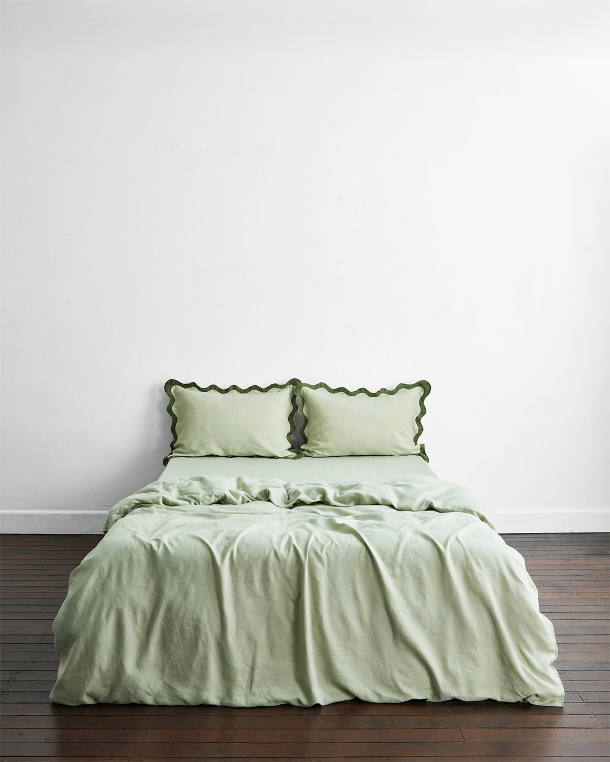 Sage & Olive 100% French Flax Linen Scalloped Pillowcases (Set of Two)